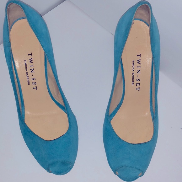 Twin Set Pumps - Picture 2 of 3